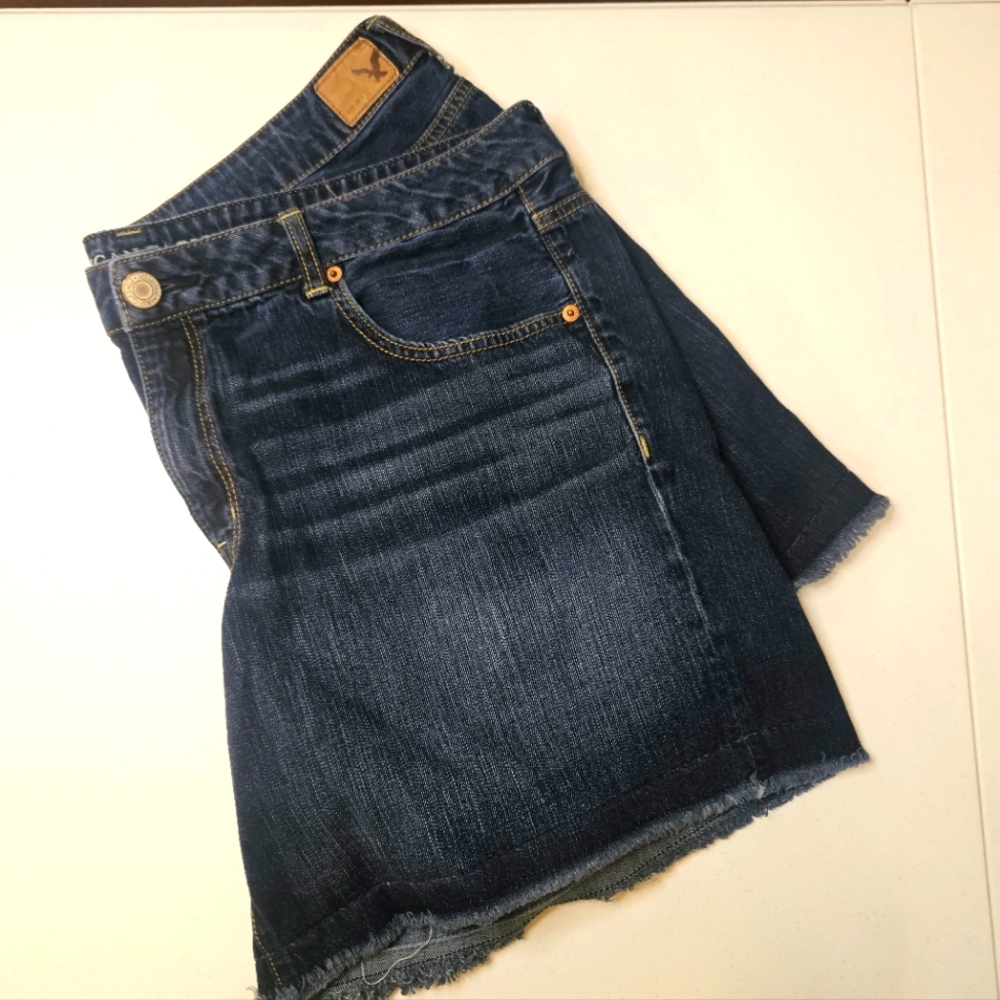 Like new American Eagle Jean Shorts with frayed Hem